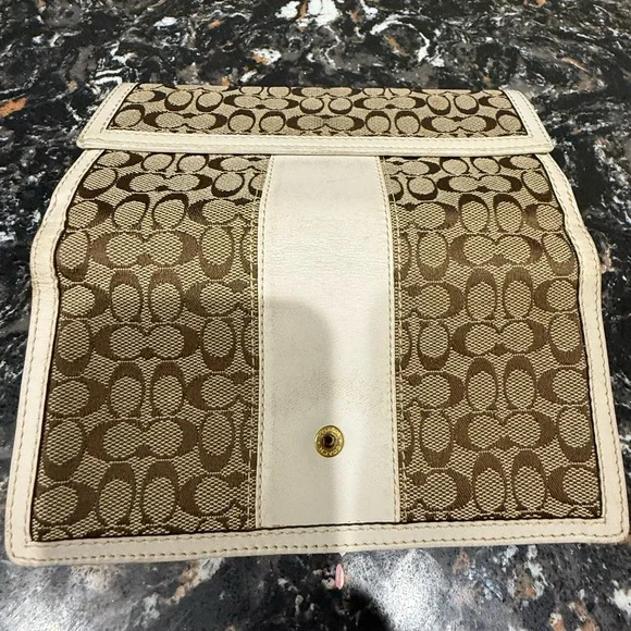 COACH Signature Wallet - Picture 5 of 9